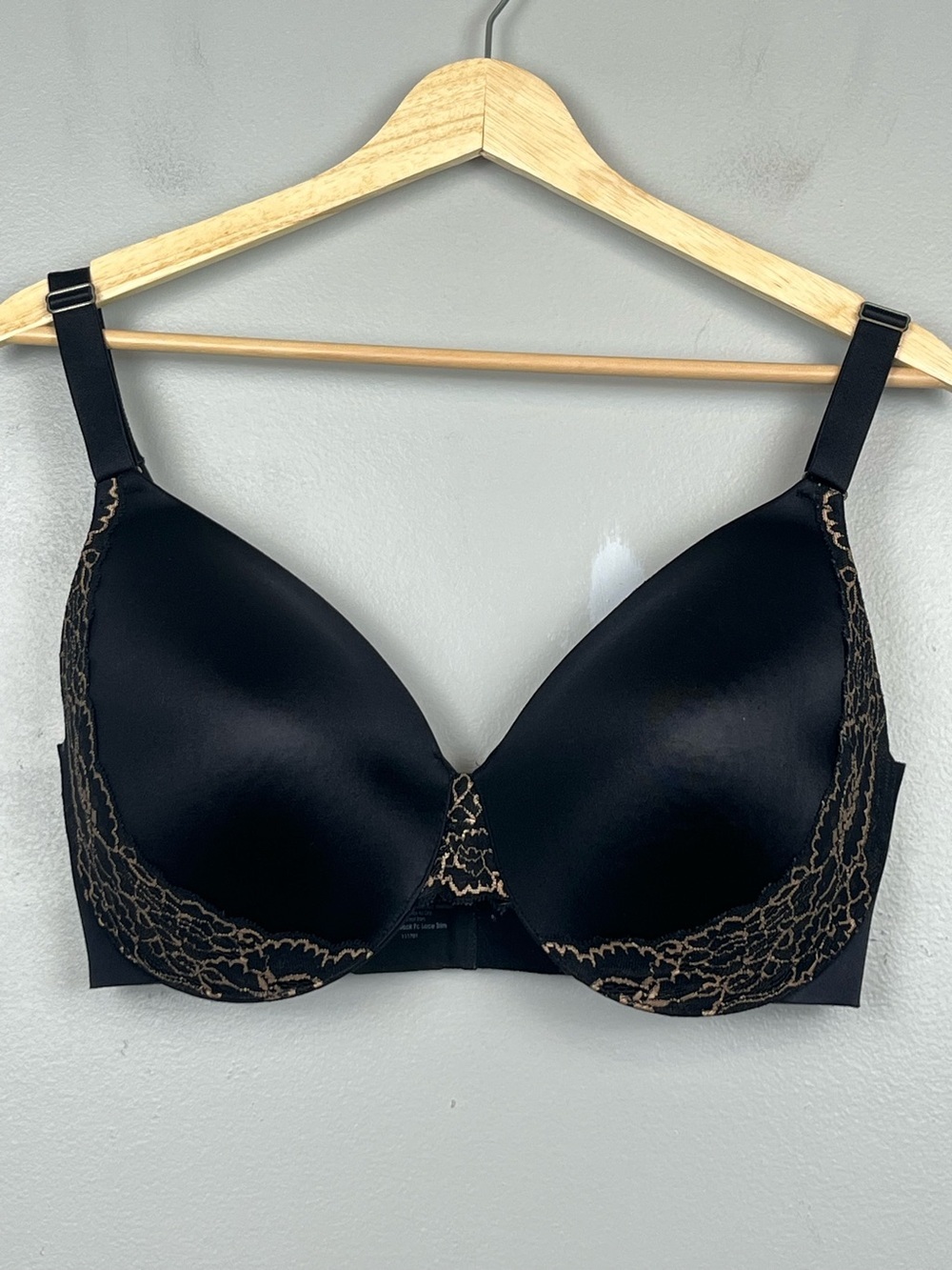 Soma black Vanishing Back Full Coverage Lace Trim underwire bra, 38DDD.